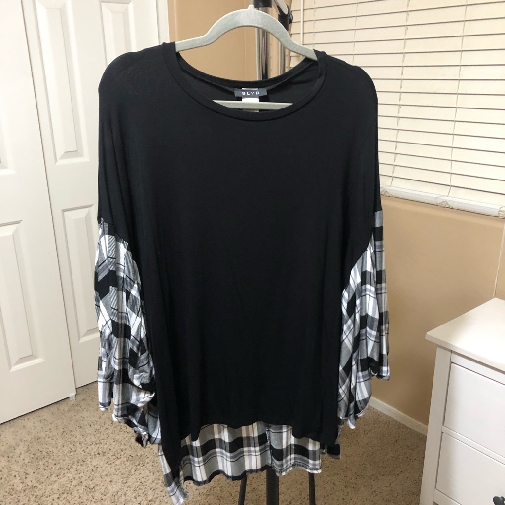Blvd High/Low Black & White Plaid Sleeve Top